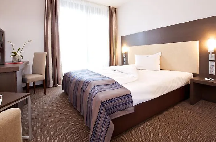Intercityhotel Отель 4*