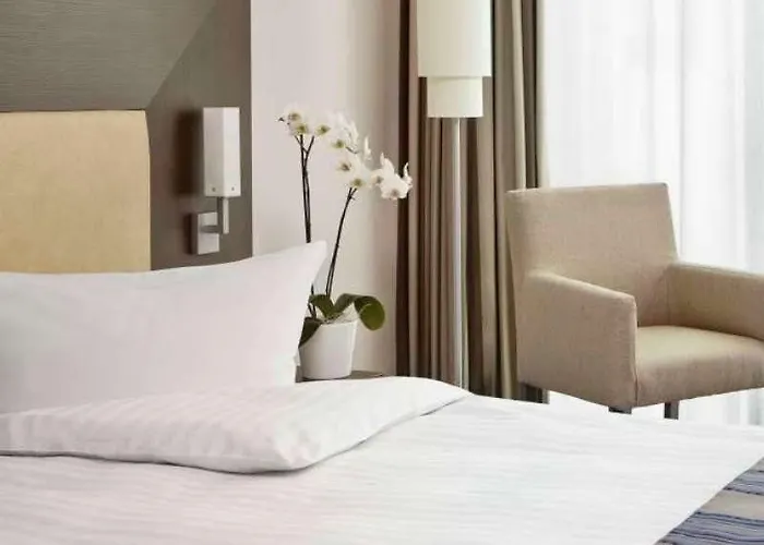 Отель Intercityhotel 4*