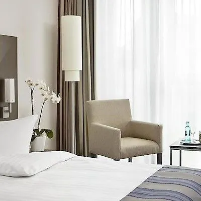 Отель Intercityhotel 4*